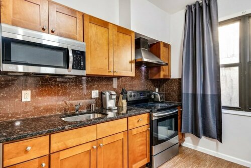 Гостиница Cozy and Stylish 2bd Apt With Great Location!