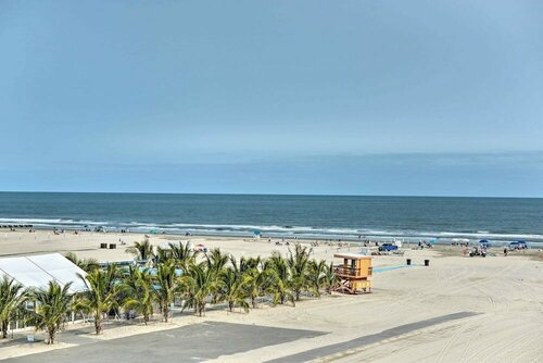 Гостиница Oceanfront Resort, Year-round Pools, Private Beach