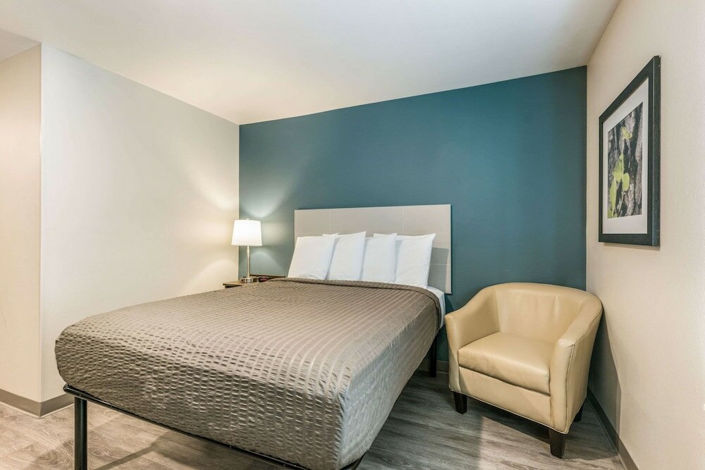 Фото WoodSpring Suites Linden