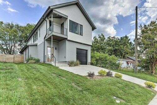 Гостиница Contemporary Raleigh Home ~ 2 Mi to Downtown! в Роли