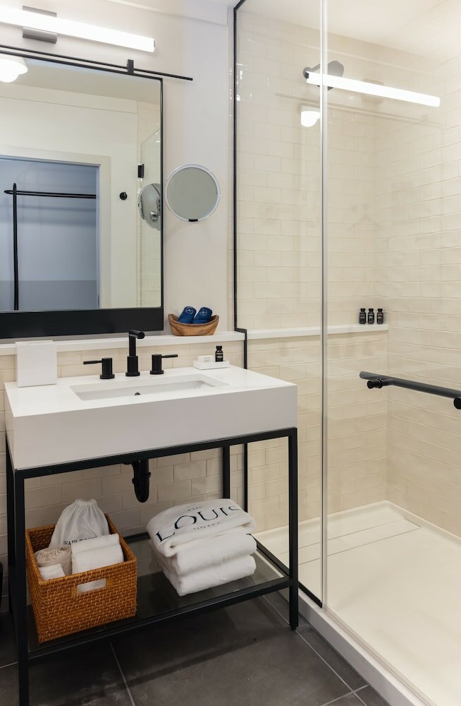 Фото The Louis Hotel