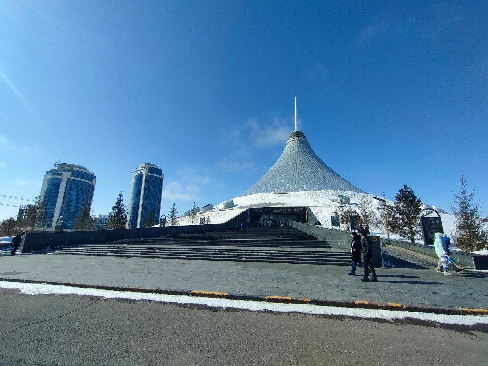 ATM'ler Jysan Bank, Astana, foto