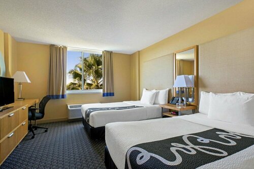 Гостиница La Quinta Inn & Suites by Wyndham Sunrise в Уэстоне