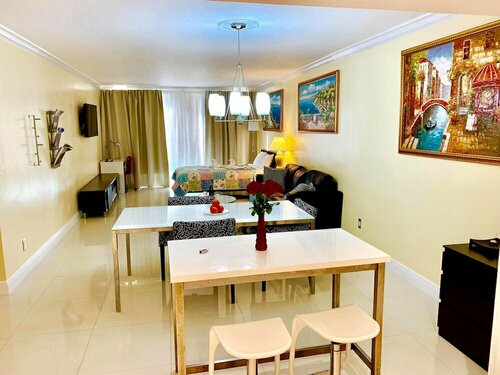 Апартаменты Sunny Isles Suites