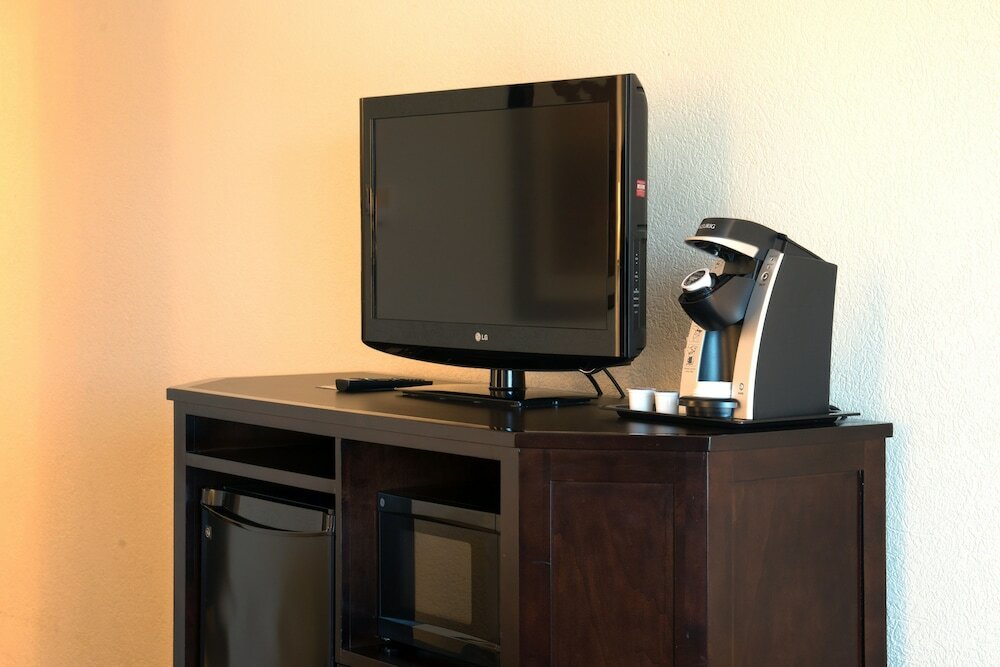 Фото Holiday Inn Hotel & Suites Charleston West, an Ihg Hotel