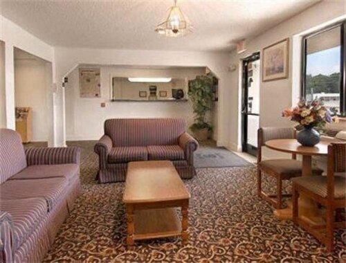 Гостиница Americas Express Inn в Роки-Маунт