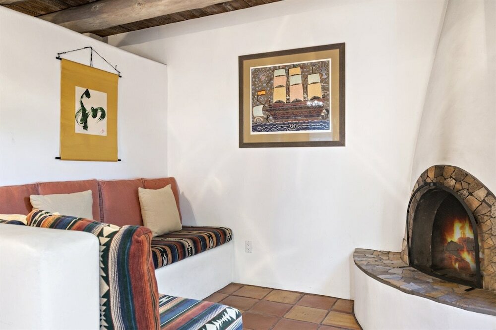 Фото Casa Siempre Mayo - Railyard Gem, Walk to Plaza