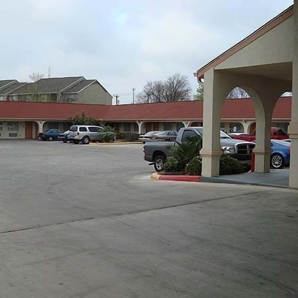 Фото Winnquest Inn Near Ft. Sam Houston