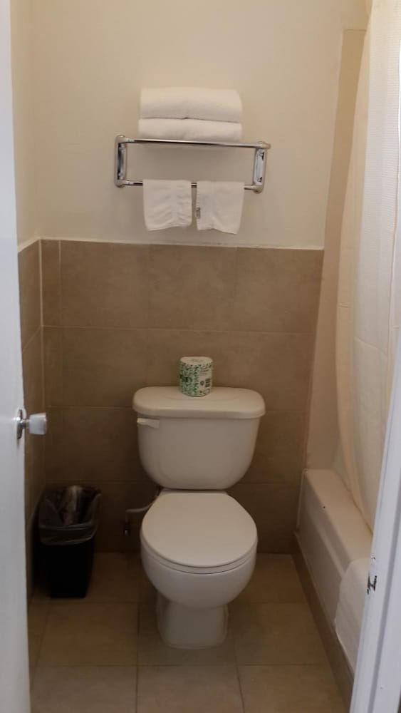 Фото American Regency Inn