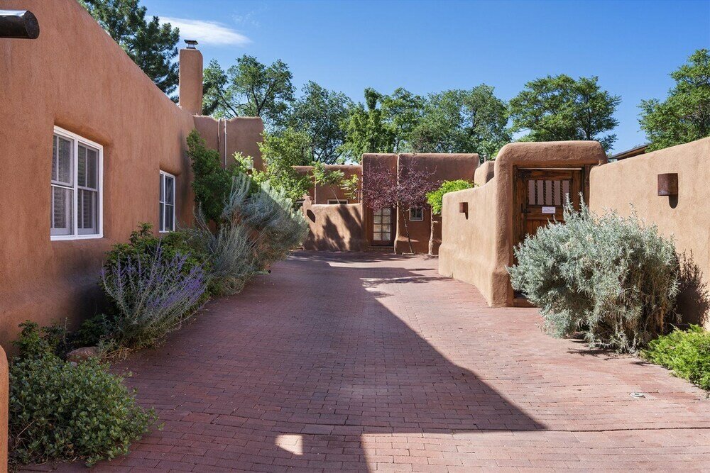 Фото Casa Siempre Mayo - Railyard Gem, Walk to Plaza