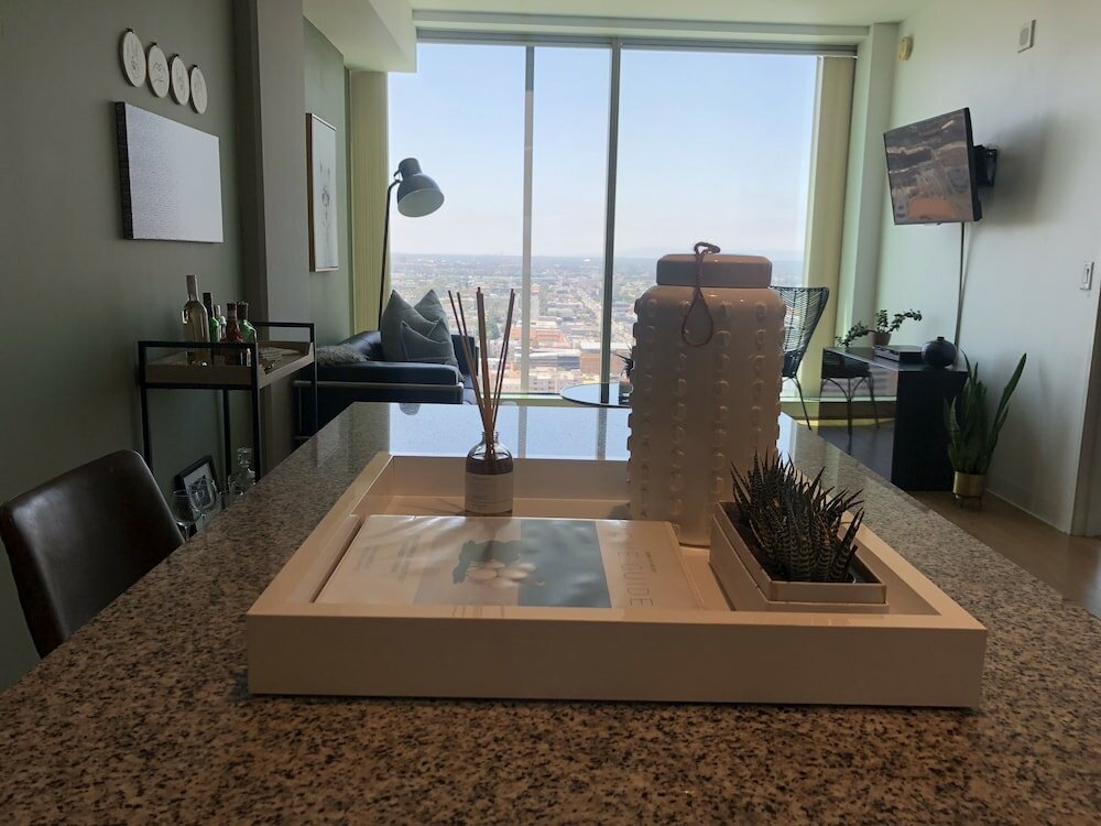 Фото New Lyfe Finest Luxury Apartment