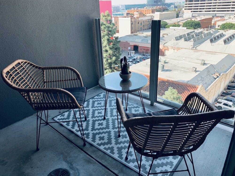 Фото New Lyfe Finest Luxury Apartment