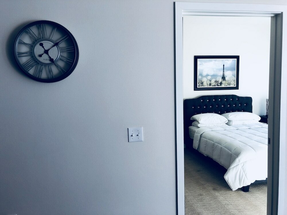 Фото New Lyfe Finest Luxury Apartment