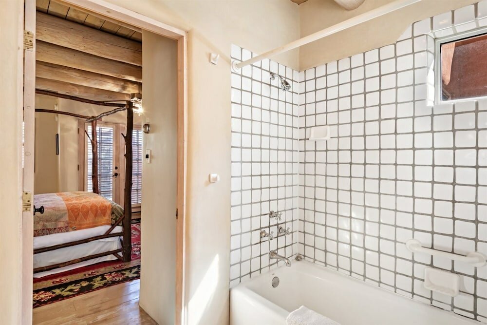 Фото Casa Siempre Mayo - Railyard Gem, Walk to Plaza