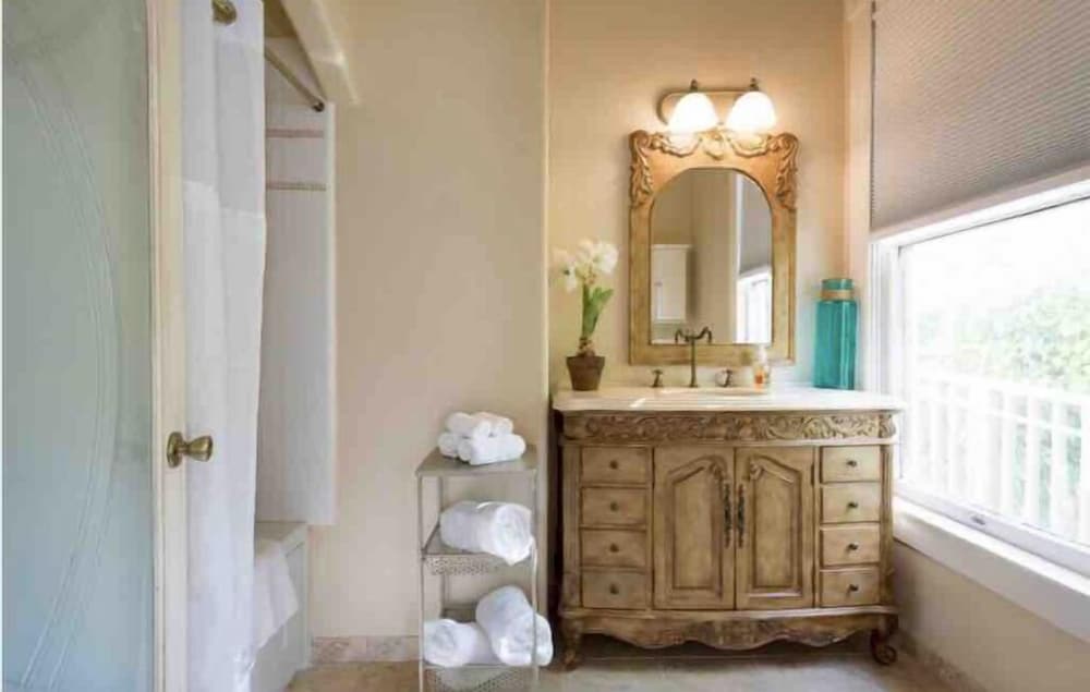 Фото River Rd. Mansion