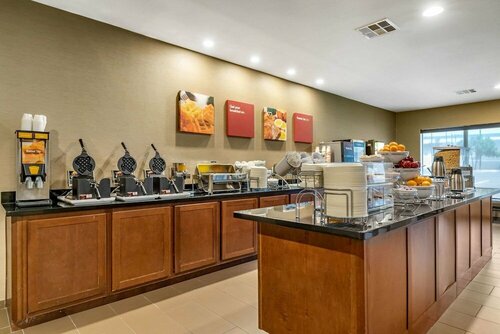 Гостиница Comfort Suites San Antonio North - Stone Oak в Сан-Антонио