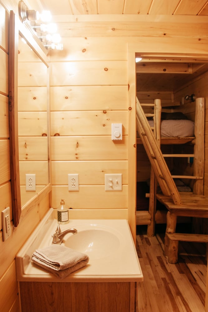 Фото Wellnesste Lodge and Cabin Rentals