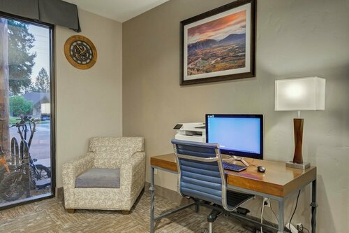 Гостиница Whitefish Riverfront Hotel в Уайтфише