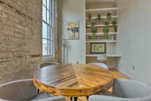 Апартаменты Bright Savannah Loft in Historic District! в Саванне