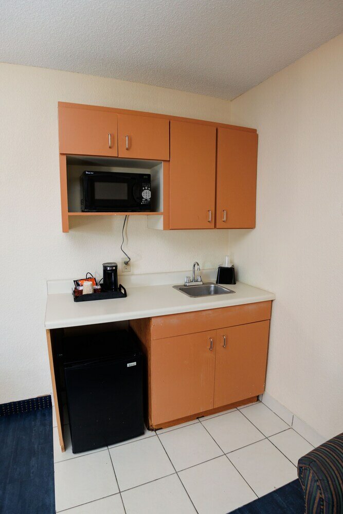 Фото Garnet Inn & Suites, Orlando