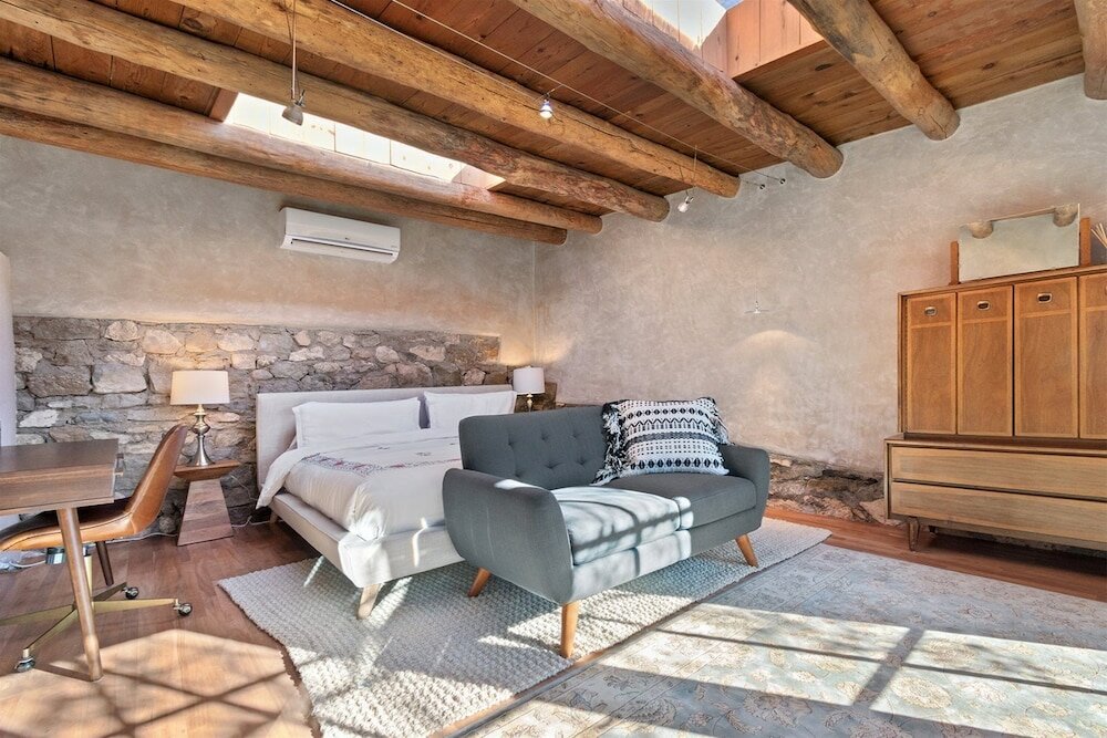 Фото Apricot - Light-filled Modern Update to Historic Home, Walk to The Plaza and Canyon Rd