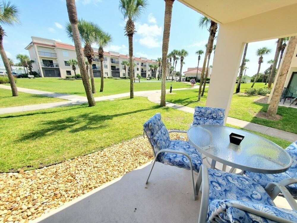 Фото Pet Friendly, 2 Bedroom, 2 Bath - Ocean Village Club P19