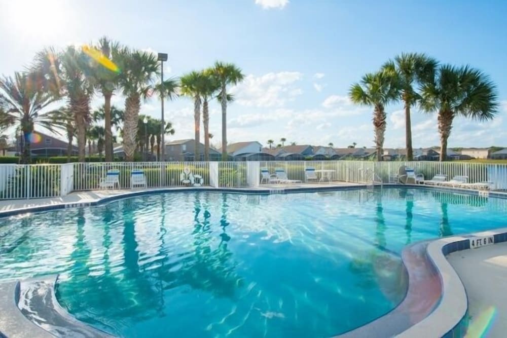 Фото Ov3252 - Hampton Lakes - 5 Bed 4 Baths Villa