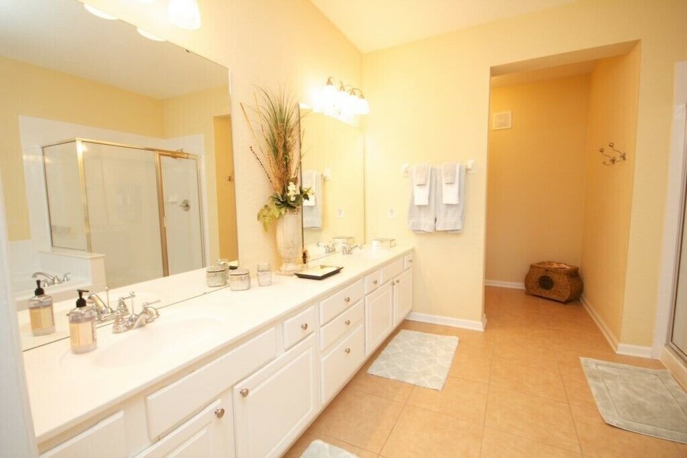 Фото Island Breeze Lake View 3 Bedroom Condo by Redawning