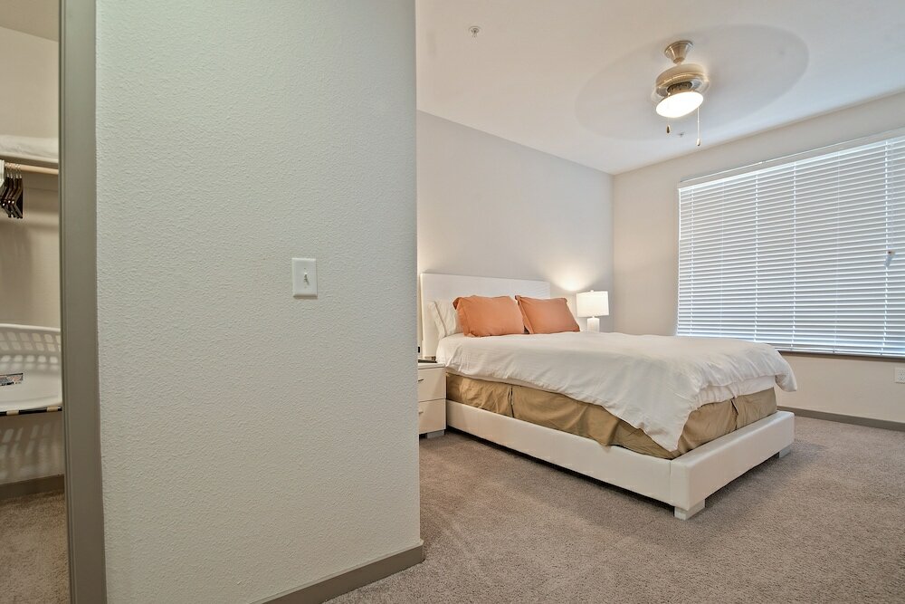 Фото Global Luxury Suites Austin Downtown