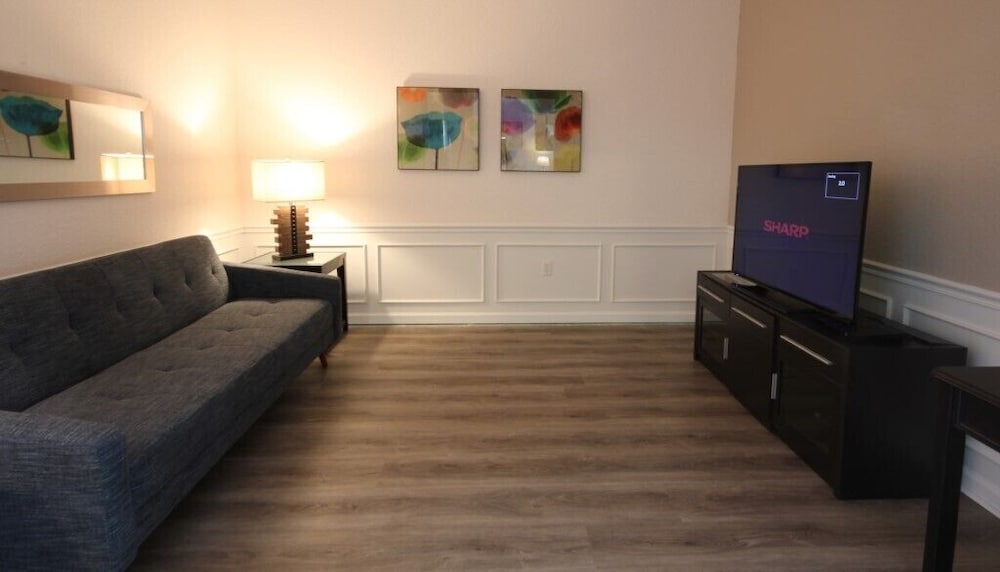 Фото 7-305 3 Bedroom Condo