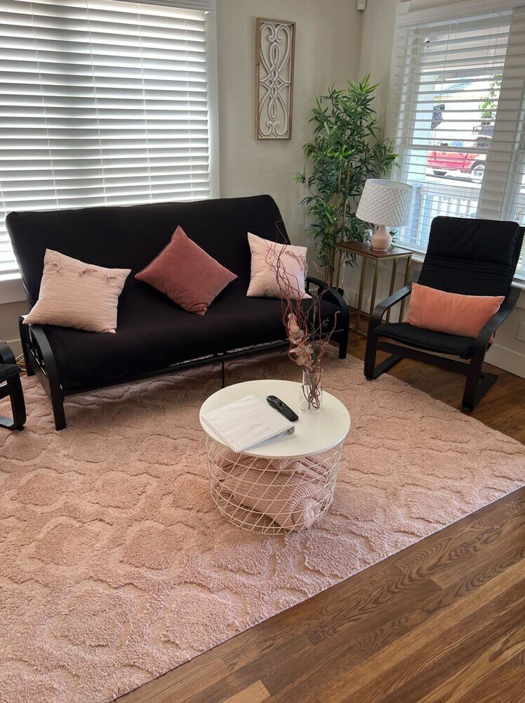 Фото Charming Bungalow Near Historic Downtown