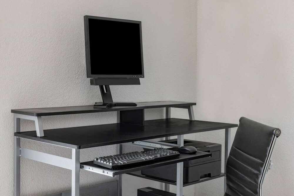 Фото Super 8 by Wyndham Pensacola