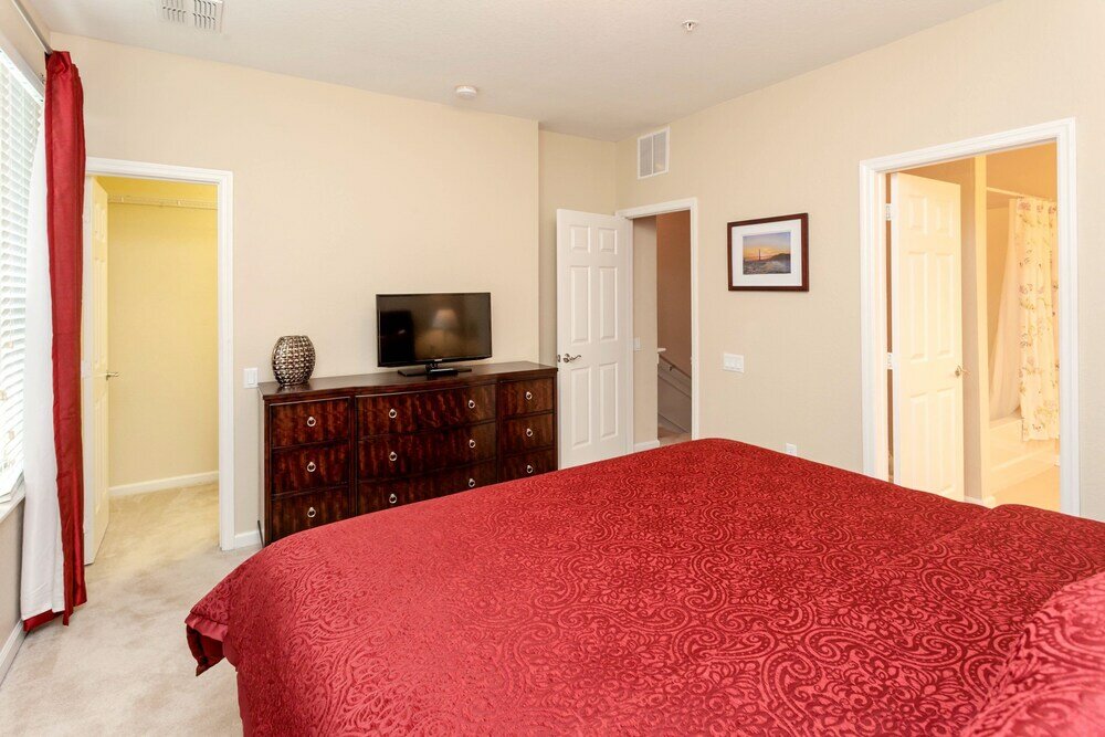 Фото Vista Cay Resort Direct Townhomes by Millennium Management