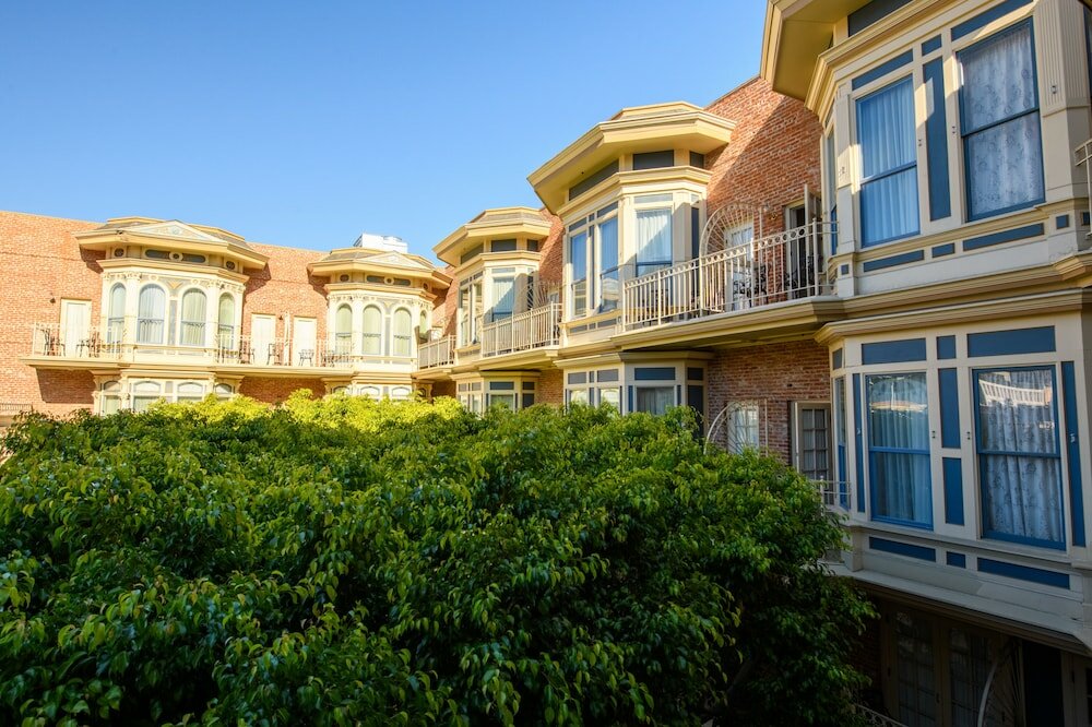 Фото The Horton Grand Hotel