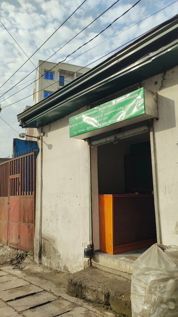 Hardware hypermarket Matériel premier Essentiel, Douala, photo