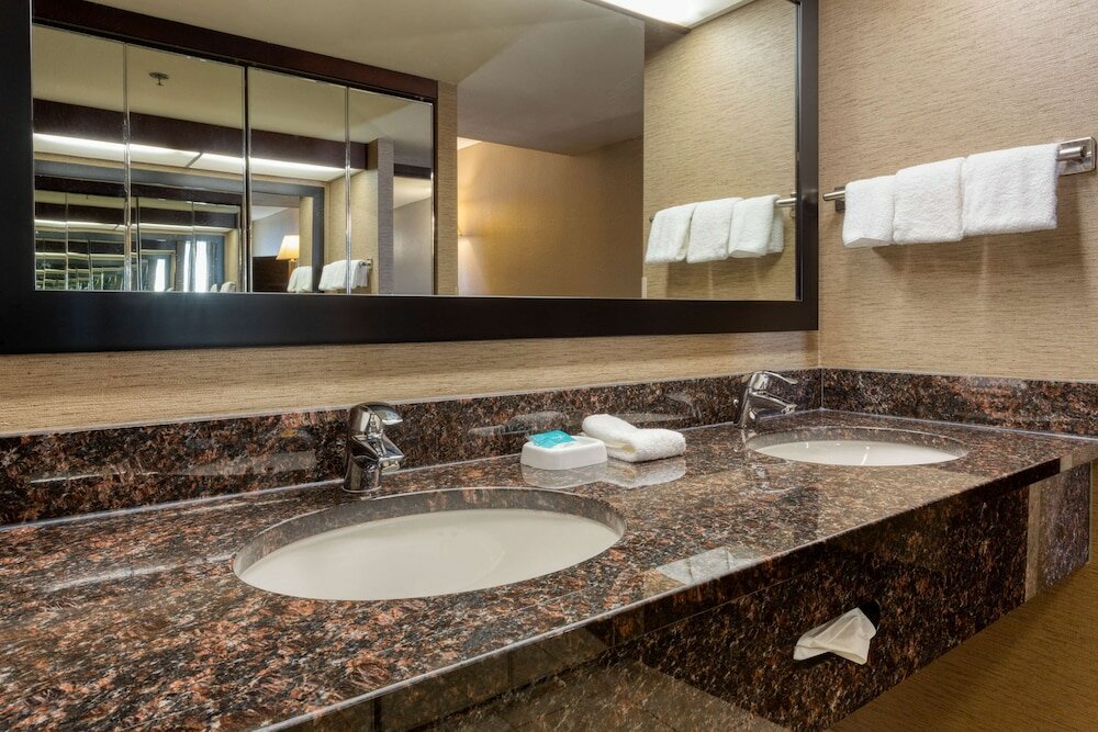 Фото Drury Inn & Suites Atlanta Morrow