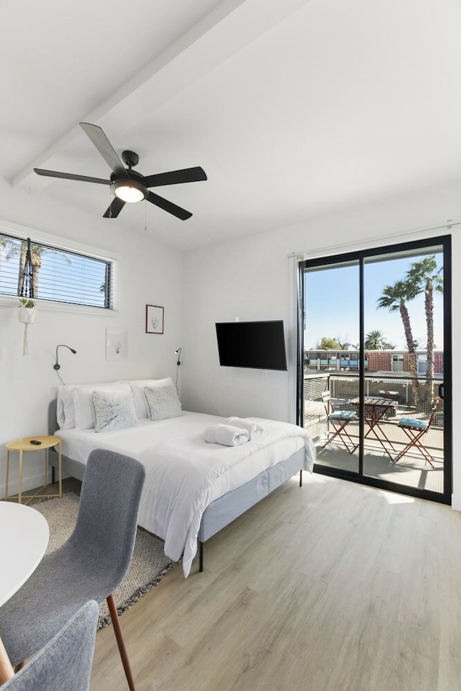 Фото Primo Old Town Location with Heated Pool