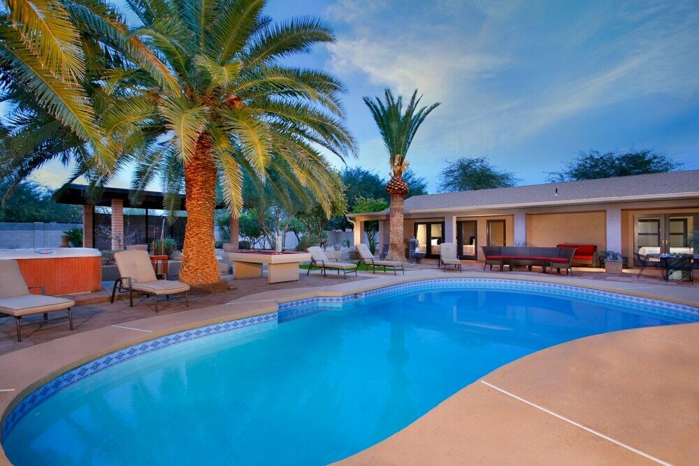 Фото Az Oasis! Heated Pool & SPA - Sport Court & Putting Greens Pool Table & Games!