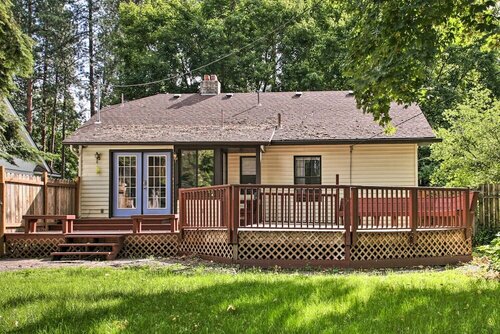 Гостиница Peaceful Family Home w Deck: 3 Mi to Dtwn Spokane в Спокане