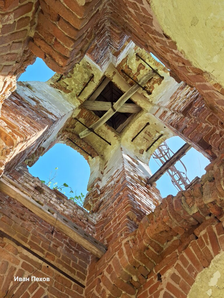 Orthodox church Tserkov Uspeniya Presvyatoy Bogoroditsy V Bobrikakh, Oryol Oblast, photo