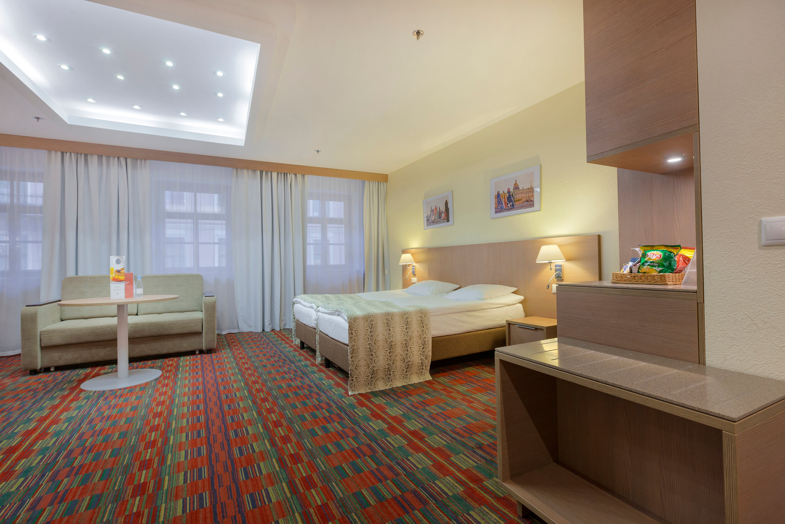 Фото Амбассадор