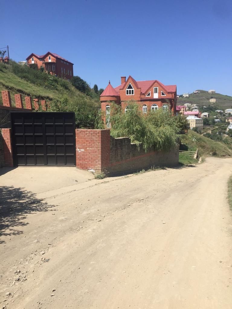 Фото Красный дом