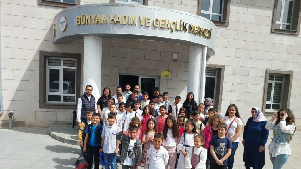 School Topsohut Secondary School, Bunyan, photo