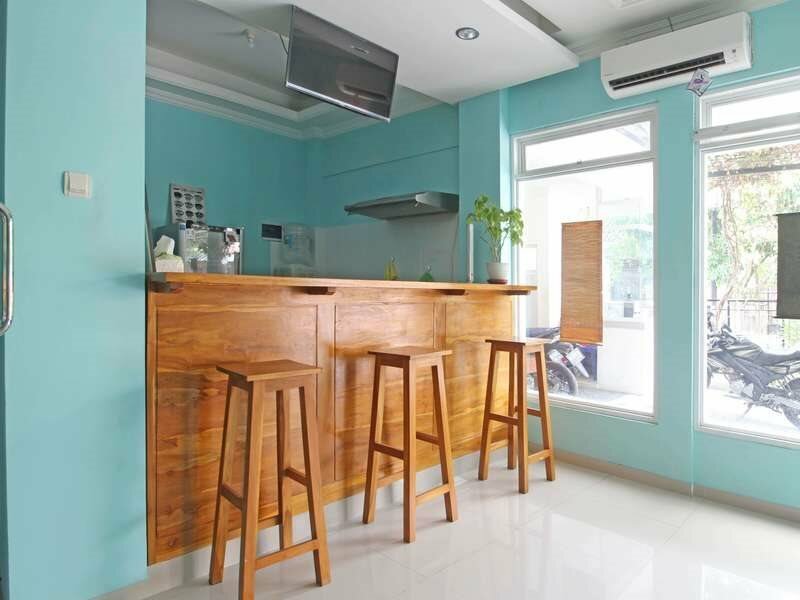 Фото RedDoorz near Solo Balapan Station