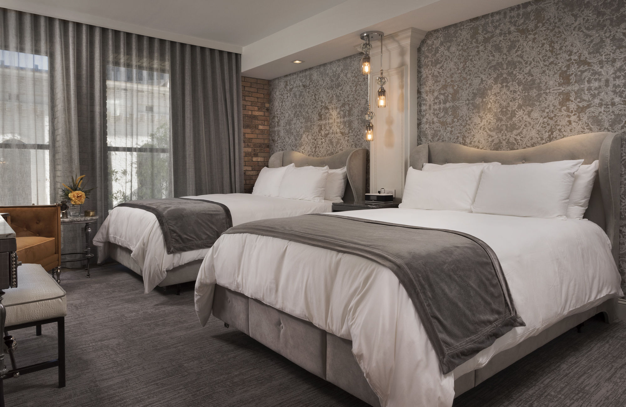 Фото The Ivey's Hotel