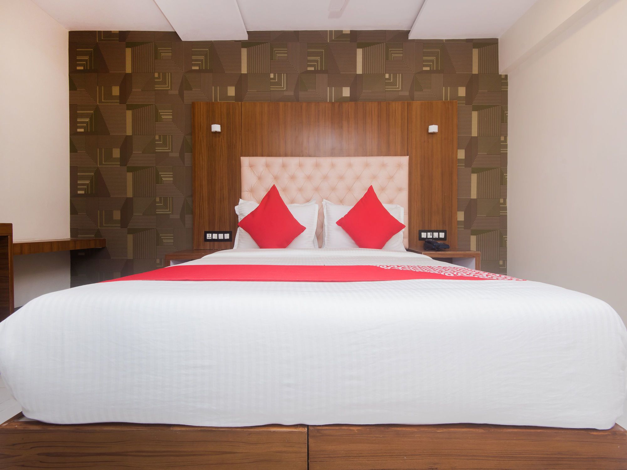 Фото Hotel Qubestay Airport