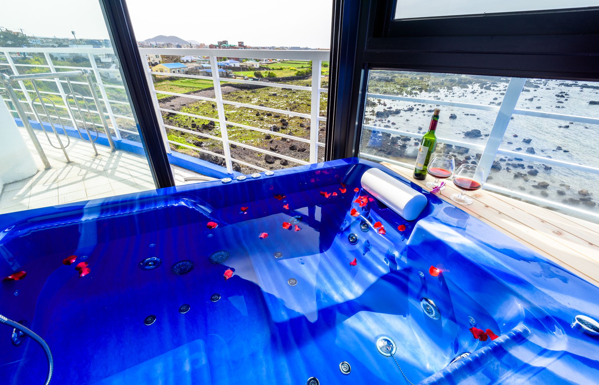 Фото On the Sea Pension