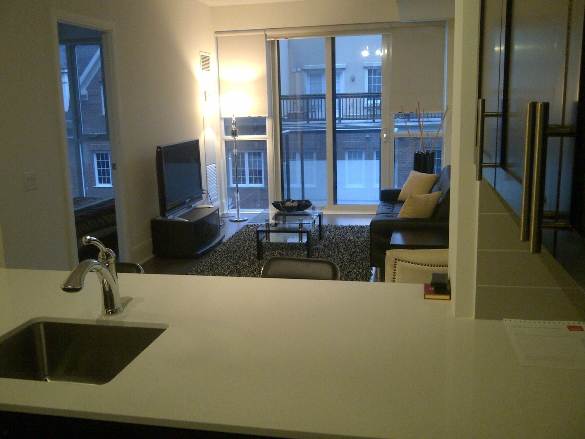 Фото Life Suites - Fort York Central Condo