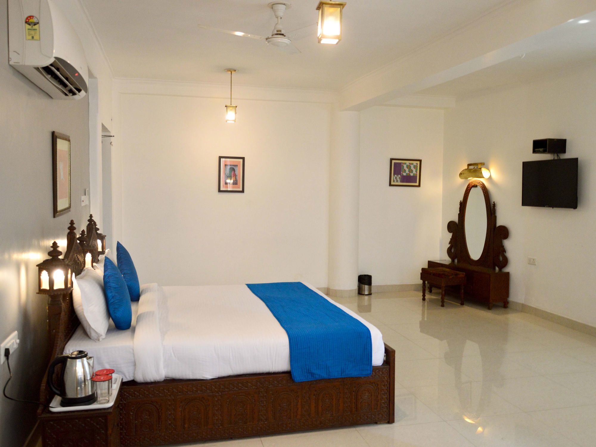 Фото Dodas Palace by ShriGo Hotels