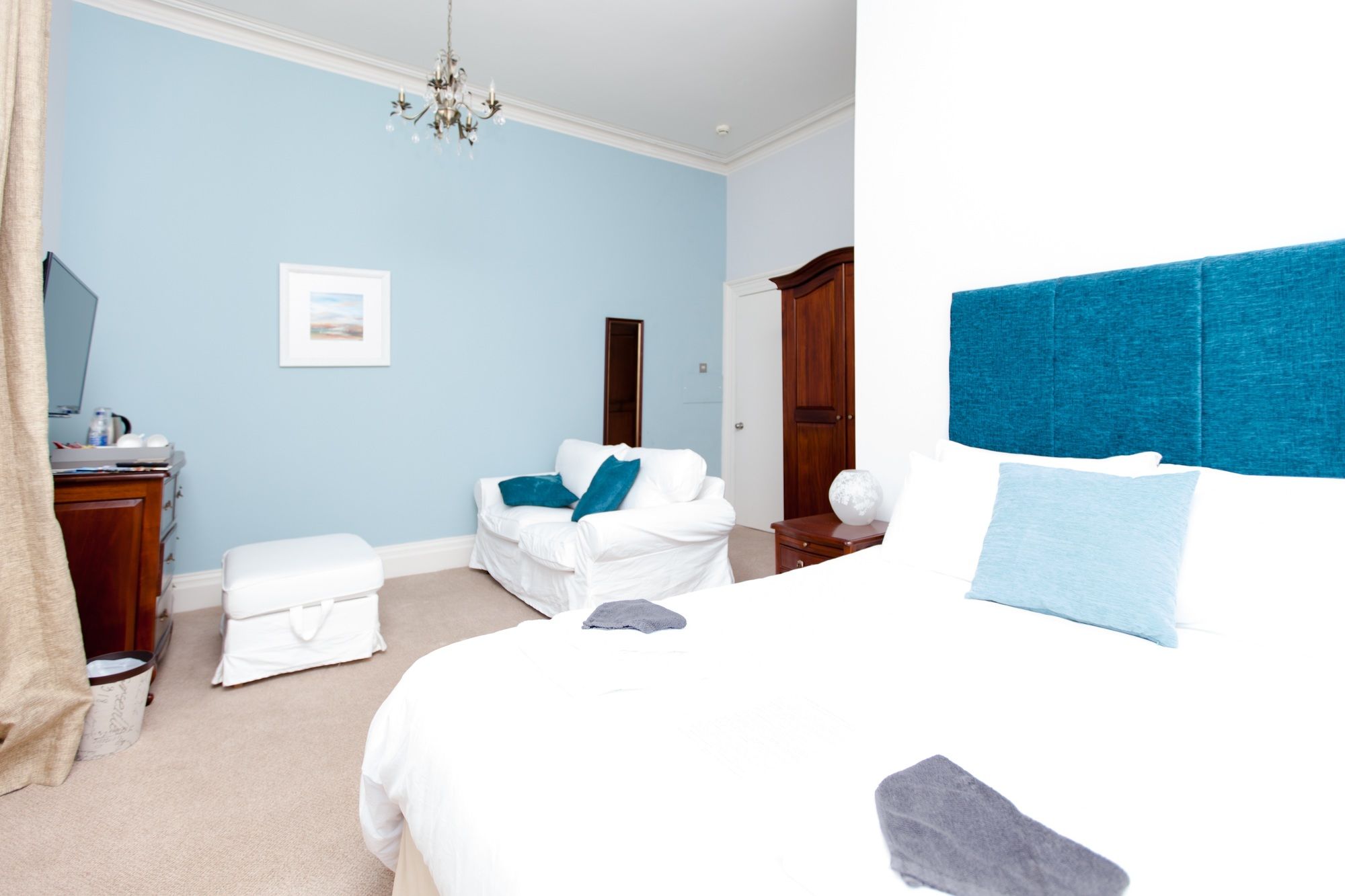 Фото Crofton House Hotel